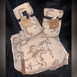 Wrangler Horse Pattern Bathroom Full Towel Set in Beige and Brown NEW